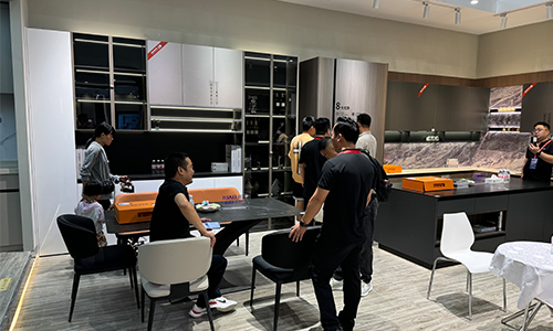 巨奥全铝家居 全屋顶墙柜定制新风尚